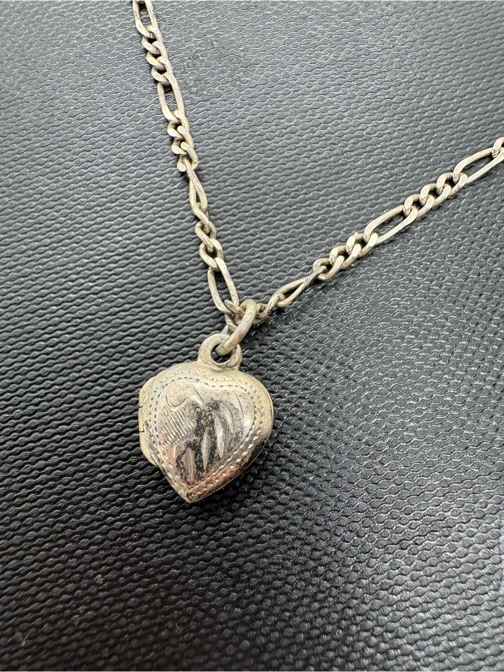 Vintage/antique 925 sterling silver locket and chain